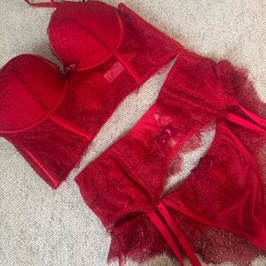 NWOT Victoria’s Secret Very Sexy bustier push-up with matching garter and panty